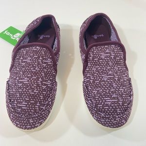 NWT SANUK slip-ons 7